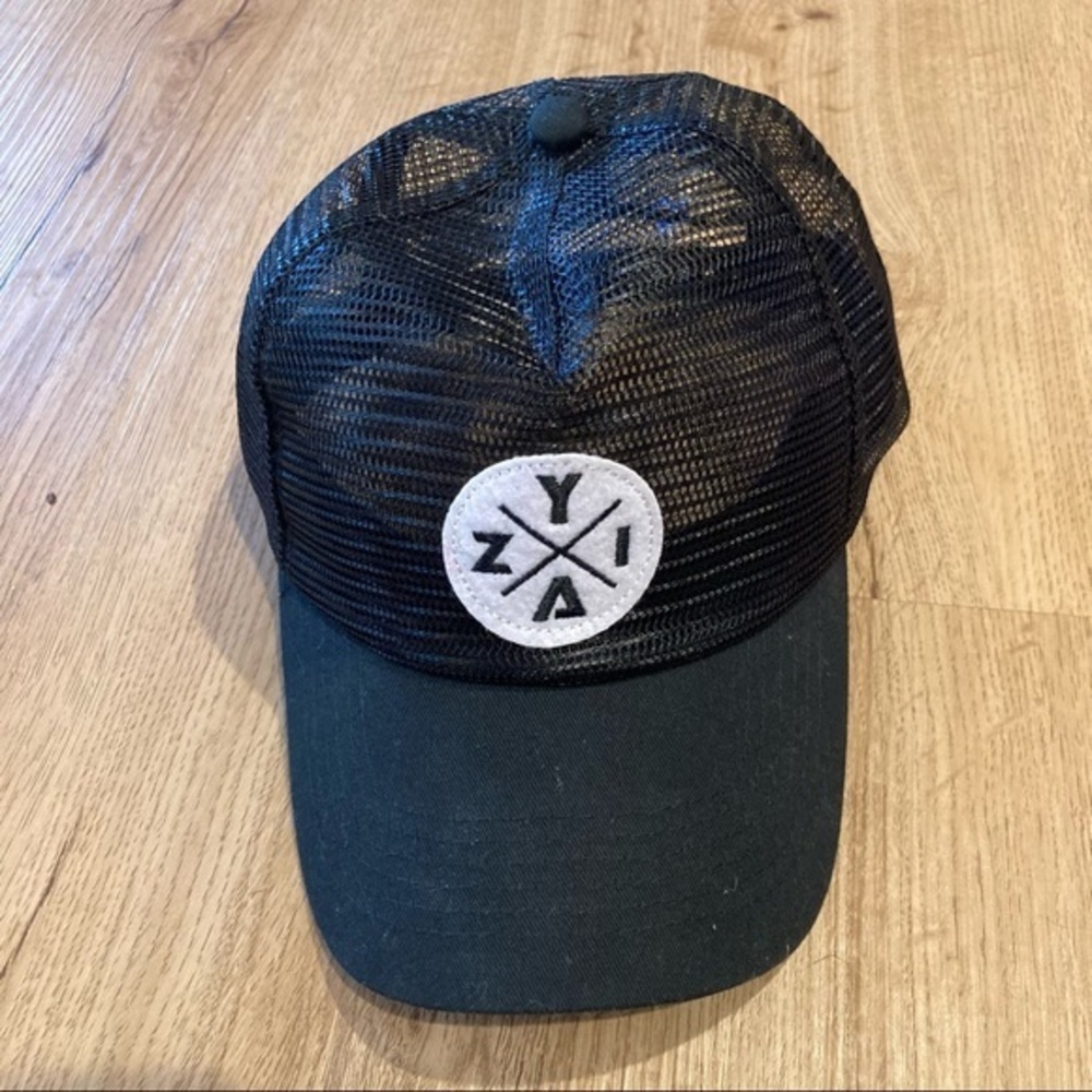 ZYIA Mesh Trucker Hat Black